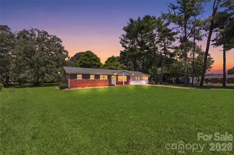 2819 Randolph Rd, Statesville, NC 28625