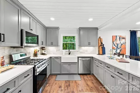215 Pinehurst Ln, Newton, NC 28658