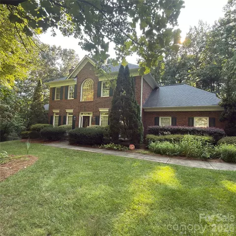 8805 Crosstimbers Dr, Charlotte, NC 28215