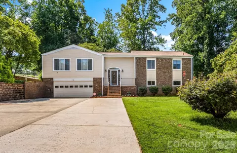 223 Vandyke St, Kernersville, NC 27284