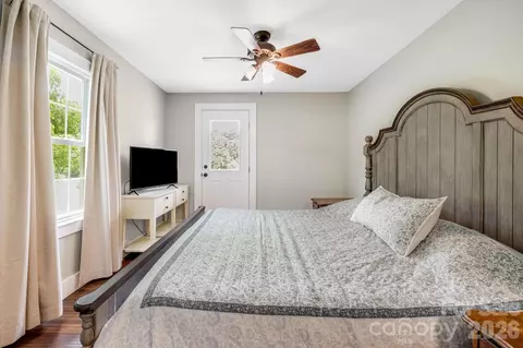 Bedroom - 2117 Old Clyde Rd, Clyde, NC 28721 photo 4 of 4