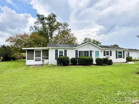 236 Riverwind Dr, Hendersonville, NC 28739
