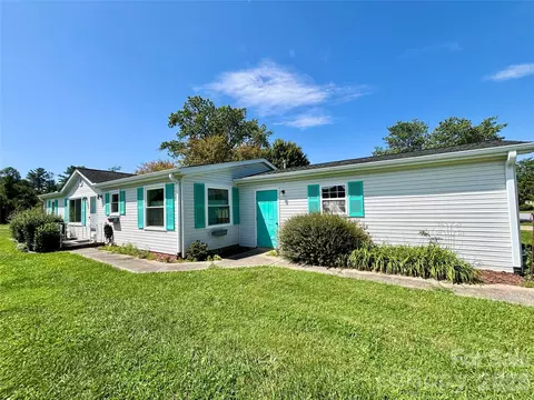 236 Riverwind Dr, Hendersonville, NC 28739