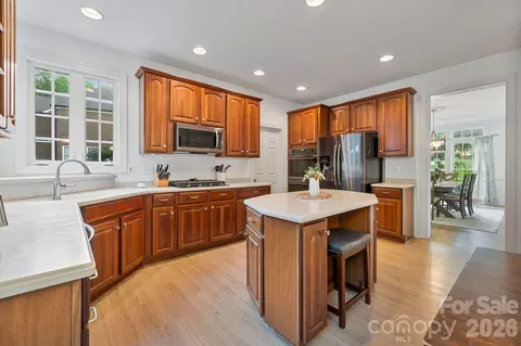 Kitchen - 152 Melbourne Dr, Fort Mill, SC 29708 photo 2 of 3