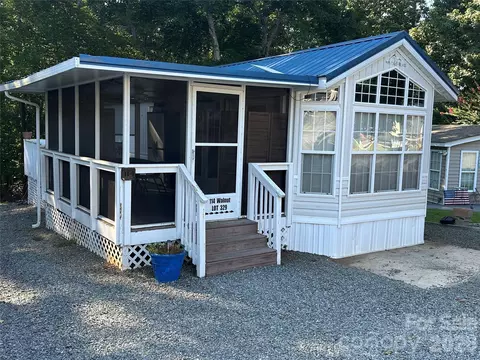 114 Walnut Cir, New London, NC 28127