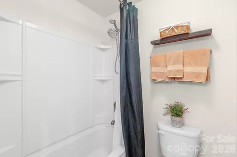 Bath - 2083 Topaz Plz, Davidson, NC 28036 photo 2 of 2