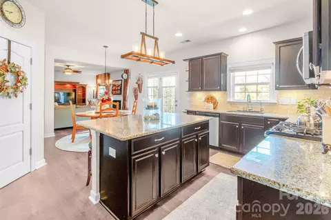 Kitchen - 2083 Topaz Plz, Davidson, NC 28036 photo 1 of 4
