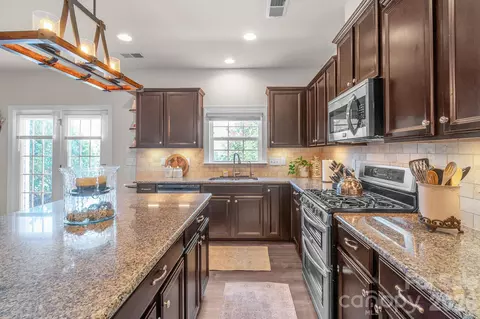 Kitchen - 2083 Topaz Plz, Davidson, NC 28036 photo 2 of 4