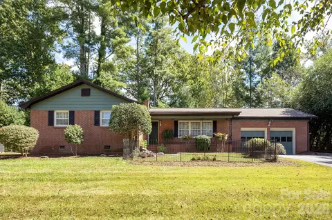 224 Lyndale Rd, Hendersonville, NC 28739