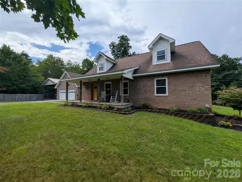 213 Rustling Pines Dr, Hendersonville, NC 28792