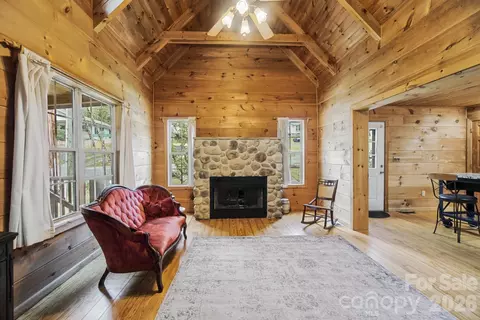 1 Locust Ave, Asheville, NC 28804