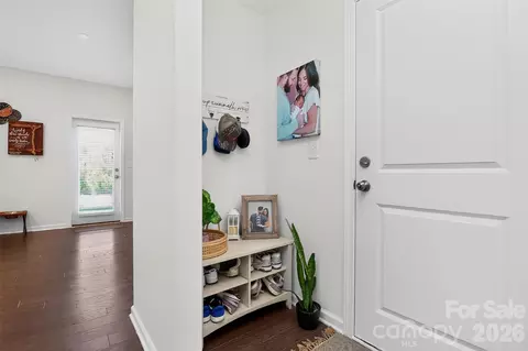 Entry Way - 2819 Dominion Ct, Monroe, NC 28110 photo 2 of 5