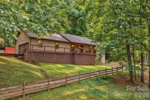 1424 Big Cove Rd, Waynesville, NC 28786