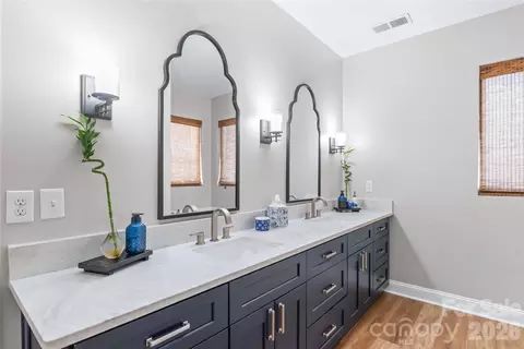 Bath - 3327 Brackhill St, Davidson, NC 28036 photo 2 of 3