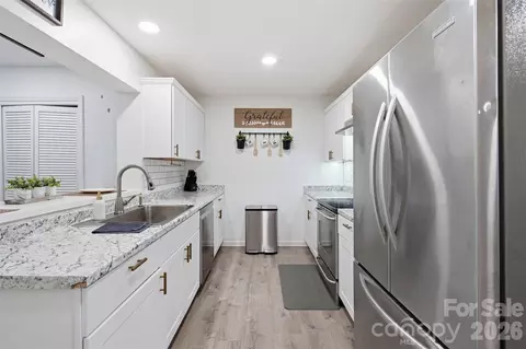 Kitchen - 19213 Carter Cir, Cornelius, NC 28031 photo 1 of 1