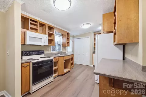 Kitchen - 2185 E Ridge Rd, Salisbury, NC 28144 photo 2 of 2