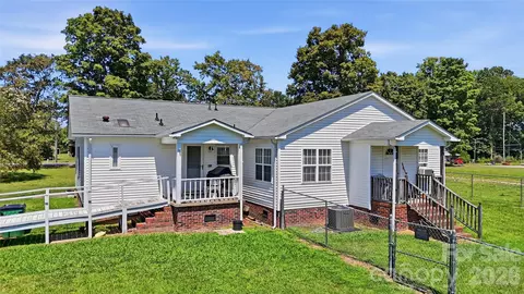 Exterior - 2185 E Ridge Rd, Salisbury, NC 28144 photo 2 of 3