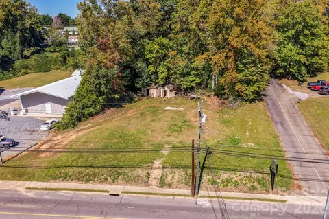 891 E Court St, Marion, NC 28752
