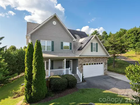 4 Lancaster Ln, Weaverville, NC 28787