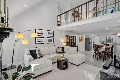 8331 Trail View Dr, Charlotte, NC 28226