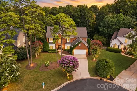 7337 Versailles Ln, Charlotte, NC 28277