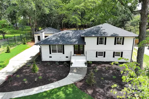 3011 Parkstone Dr, Charlotte, NC 28210