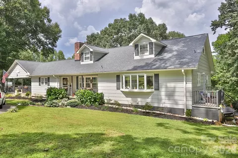 1725 Fred Hinshaw Rd, Yadkinville, NC 27055