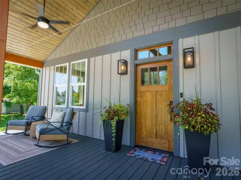 Exterior - 42 Summit Ave, Brevard, NC 28712 photo 3 of 12