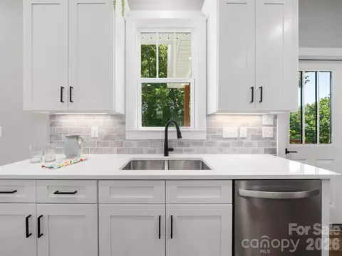 Kitchen - 42 Summit Ave, Brevard, NC 28712 photo 5 of 9