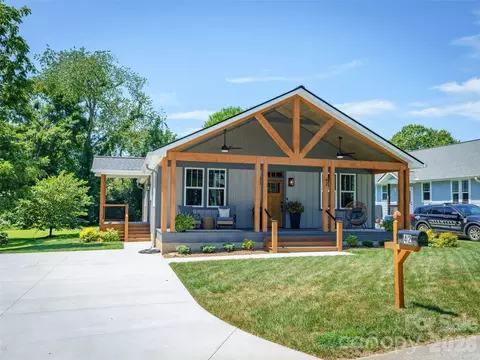 Exterior - 42 Summit Ave, Brevard, NC 28712 photo 6 of 12