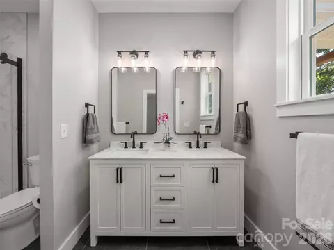 Bath - 42 Summit Ave, Brevard, NC 28712 photo 2 of 4