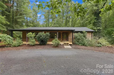 75 Crosswick Ln, Hendersonville, NC 28739