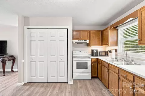 323 Avery Ave, High Point, NC 27265 photo 10