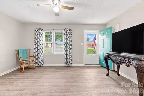 323 Avery Ave, High Point, NC 27265 photo 8