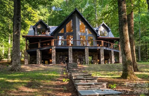 40 Boulder Ln, Hendersonville, NC 28792