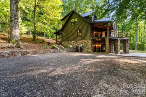 40 Boulder Ln, Hendersonville, NC 28792