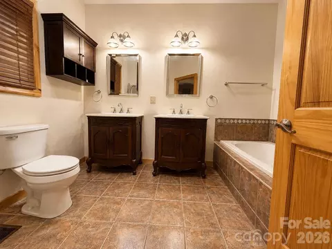 Bath - 27 Apple Ln, Murphy, NC 28906 photo 1 of 3