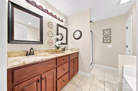 Bath - 6011 Dockside Dr, Hickory, NC 28601 photo 1 of 4