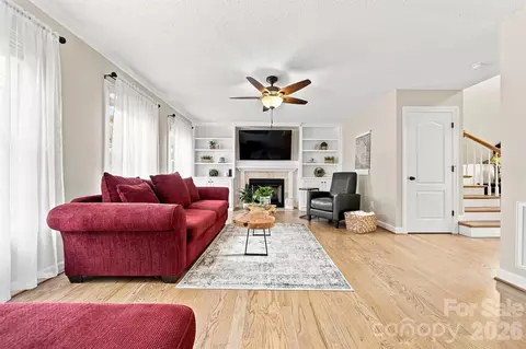 Living - 6011 Dockside Dr, Hickory, NC 28601 photo 1 of 2