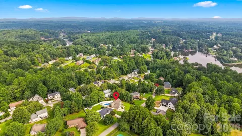 View/Area - 6011 Dockside Dr, Hickory, NC 28601 photo 8 of 8