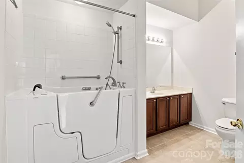 Bath - 821 Ledgestone Ct, Tega Cay, SC 29708 photo 2 of 4