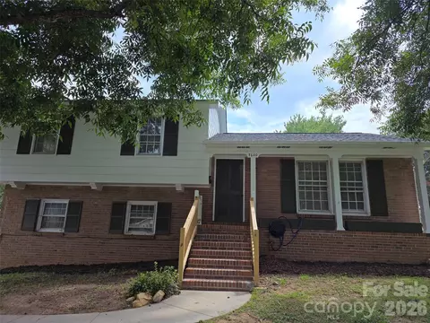 7600 Woodstream Dr, Charlotte, NC 28210