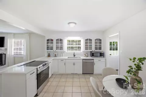Kitchen - 815 Lakeside Cir, Lancaster, SC 29720 photo 2 of 3