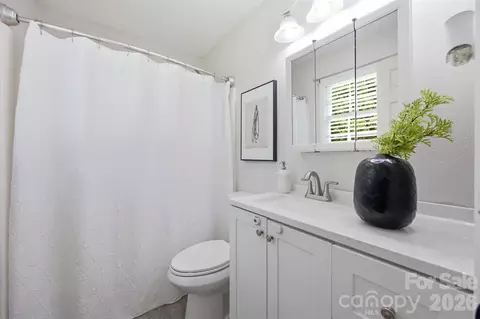Bath - 815 Lakeside Cir, Lancaster, SC 29720 photo 2 of 2