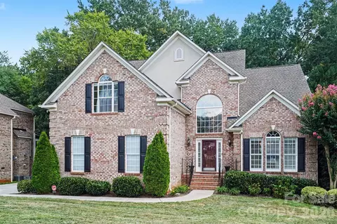 904 Carisbrooke Ln, Waxhaw, NC 28173