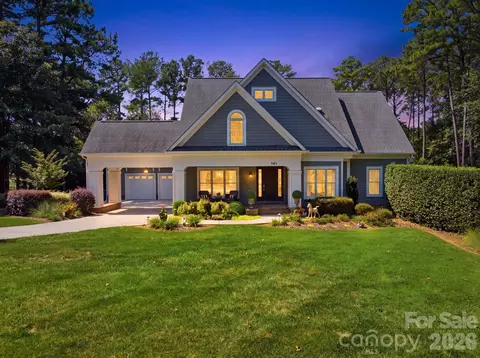 141 Stonewall Beach Ln, Mooresville, NC 28117