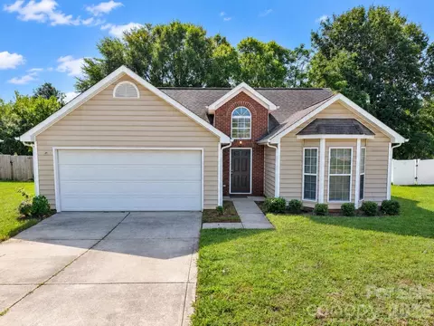 12704 Cumberland Crest Dr, Huntersville, NC 28078