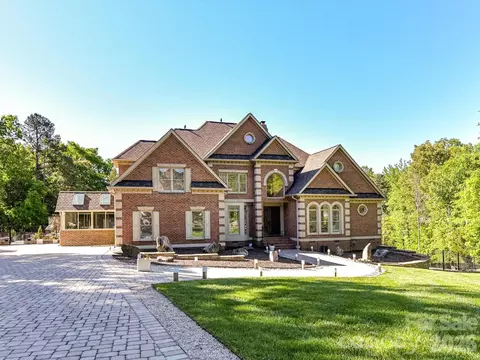 2723 Providence Pine Ln, Charlotte, NC 28270