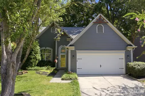 8927 Raven Park Dr, Charlotte, NC 28216