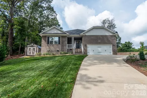 203 Macon Dr, Statesville, NC 28625